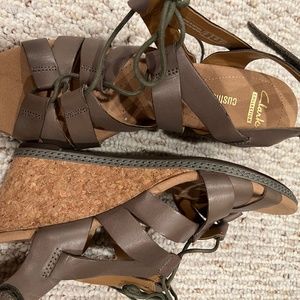 Clarks Collections Size 11 sandals - never worn brown